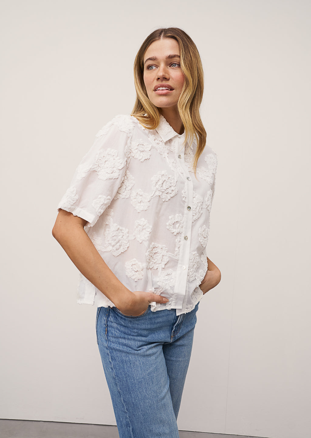 BEA 3D TEXTURED COTTON SHORT SLEEVE BLOUSE - WHITE