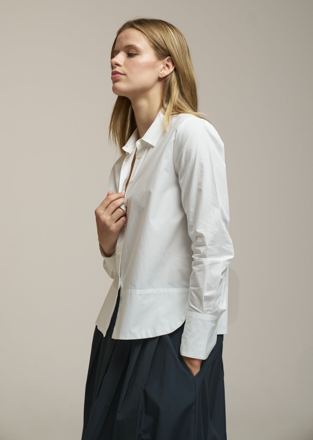 SILVY WHTE COTTON BLEND BUTTON DOWN BLOUSE