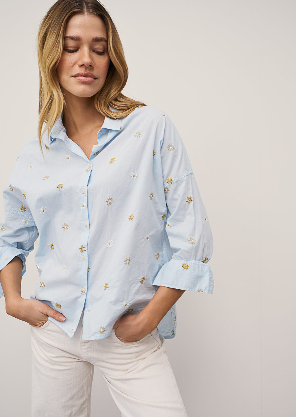 LUCY BLUE COTTON WHITE AND BROWN EMBROIDERED FLOWERS BLOUSE