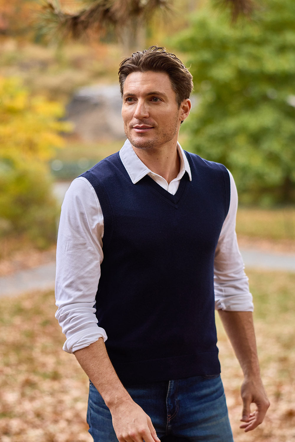 EXTRAFINE MERINO V-NECK VEST - INDIGO