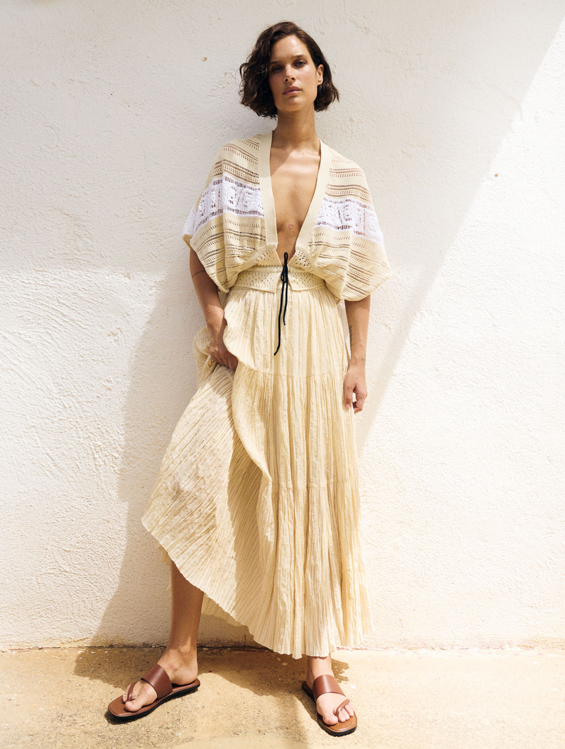 BEIGE AND WHITE COTTON BLEND KNIT VEST