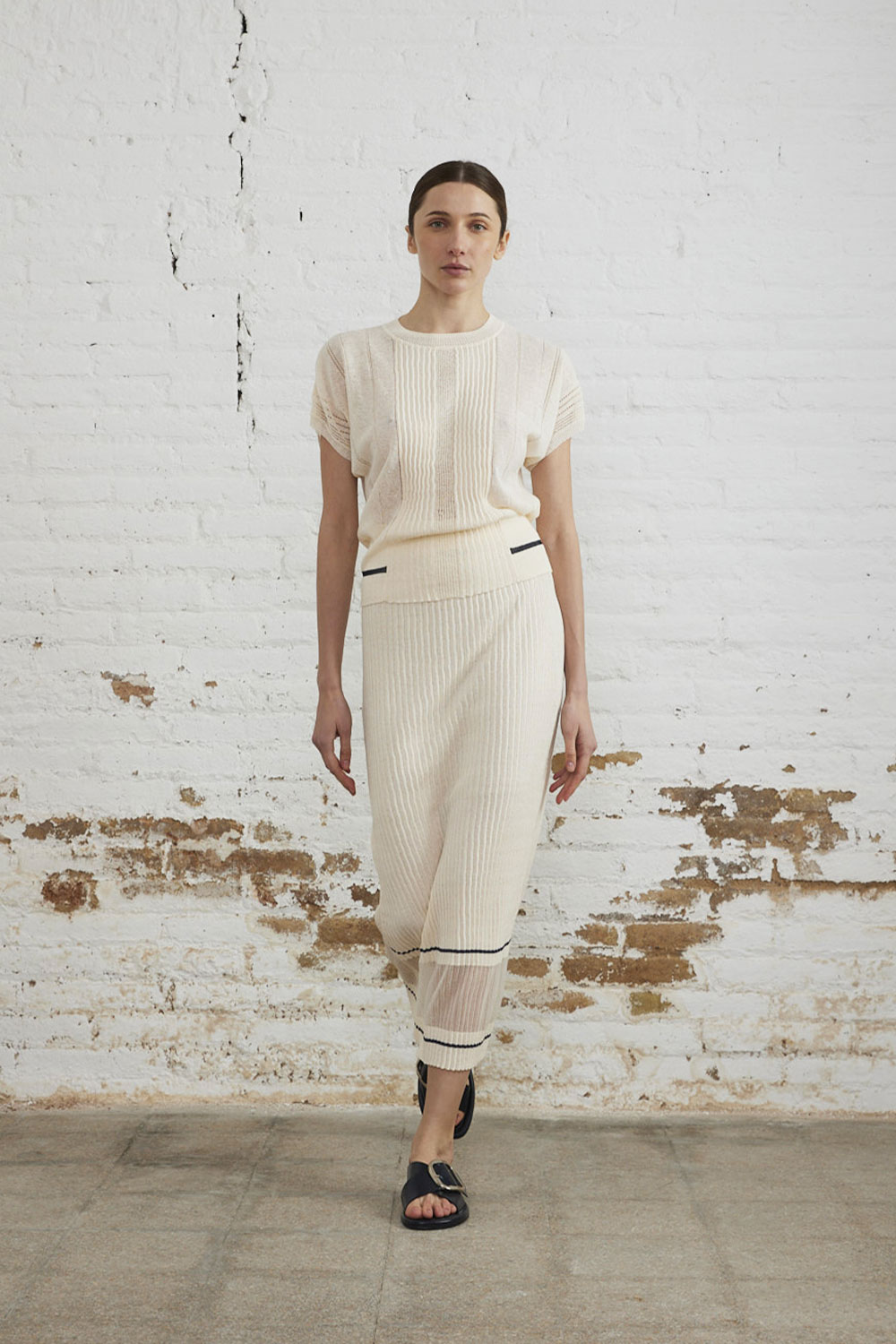 LIGHT BEIGE PLEATED SKIRT WITH NAVY TRIM