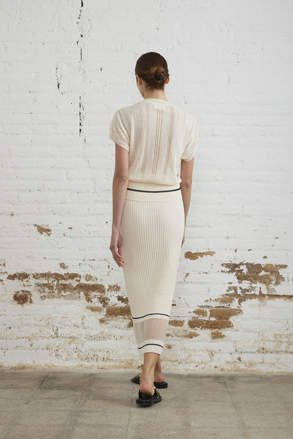 LIGHT BEIGE PLEATED SKIRT WITH NAVY TRIM