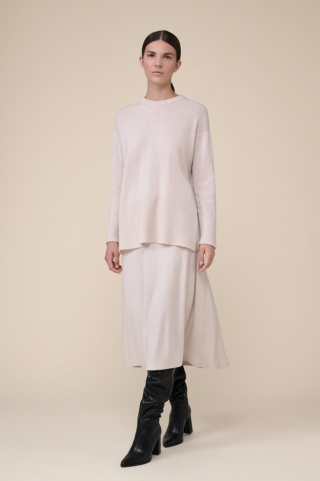 NICHE BEIGE CASHMERE CREW NECK SWEATER