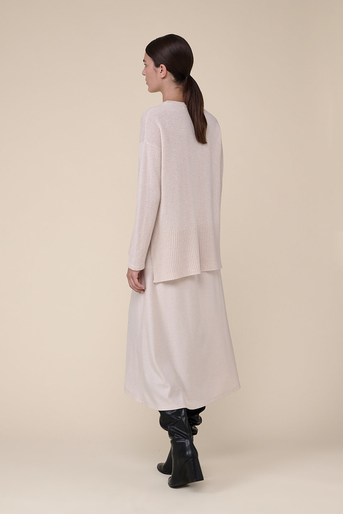 NICHE BEIGE CASHMERE CREW NECK SWEATER