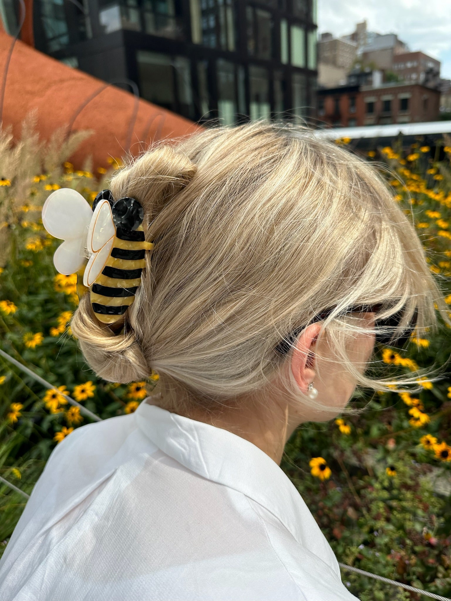 HAND-PAINTED BEE CLAW HAIR CLIP