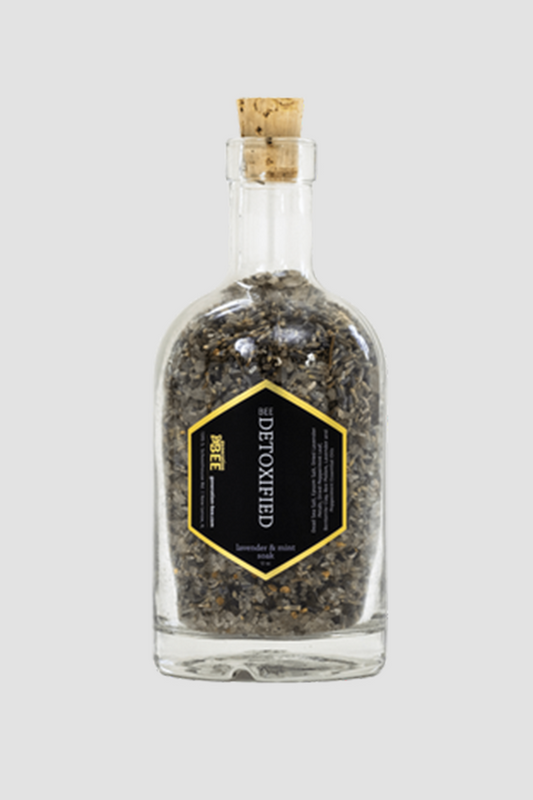 BEE DETOXIFIED SOAKING SALT BOTTLE