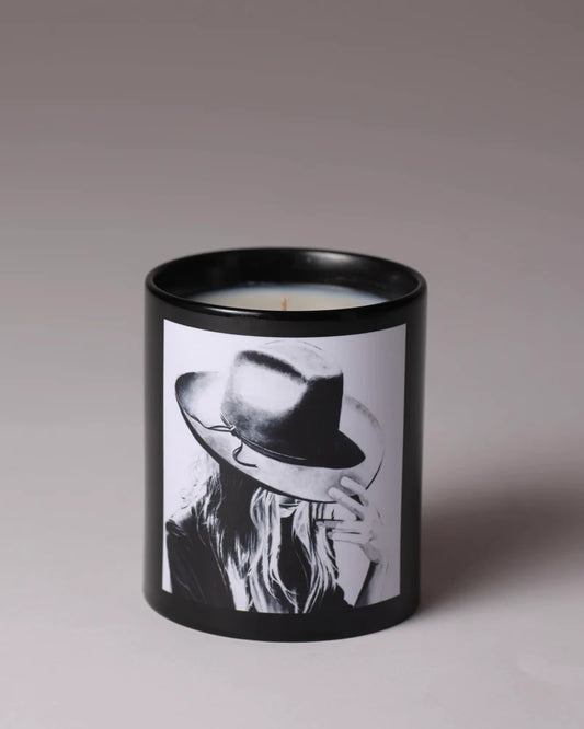 ON THE VERGE/AMBER SCENTED CANDLE