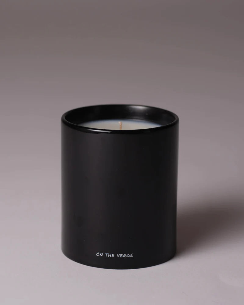 ON THE VERGE/AMBER SCENTED CANDLE