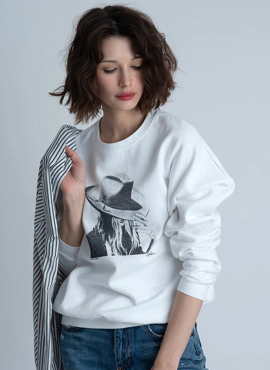 ON THE VERGE COZY SWEATSHIRT - WORN WHITE