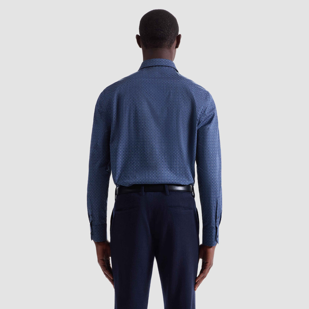 MEDALLION PRINT COMFORT STRETCH SHAPED FIT SHIRT - NAVY