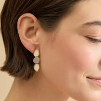 ROMANCE FEATHER PEARL TEARDROP EARRINGS - WHITE