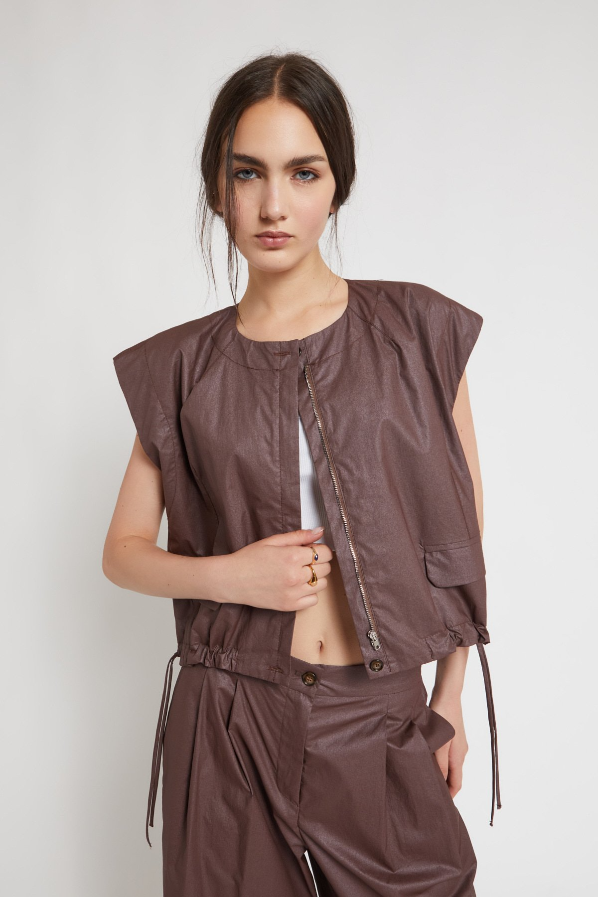SOLID COTTON VEST WITH POCKETS - CHOCOLATE