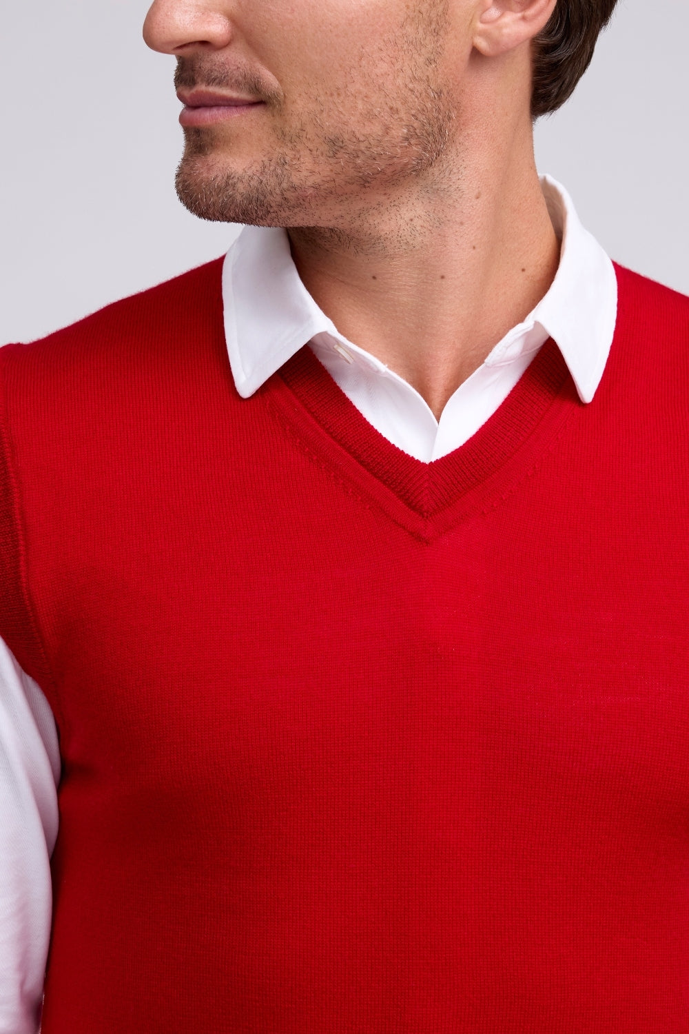 EXTRAFINE MERINO V-NECK VEST - RED