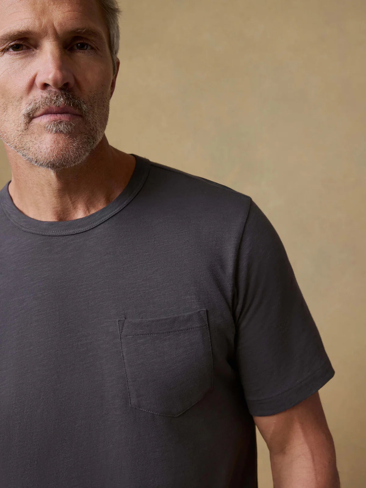 SUNWASHED POCKET TEE - GRAPHITE