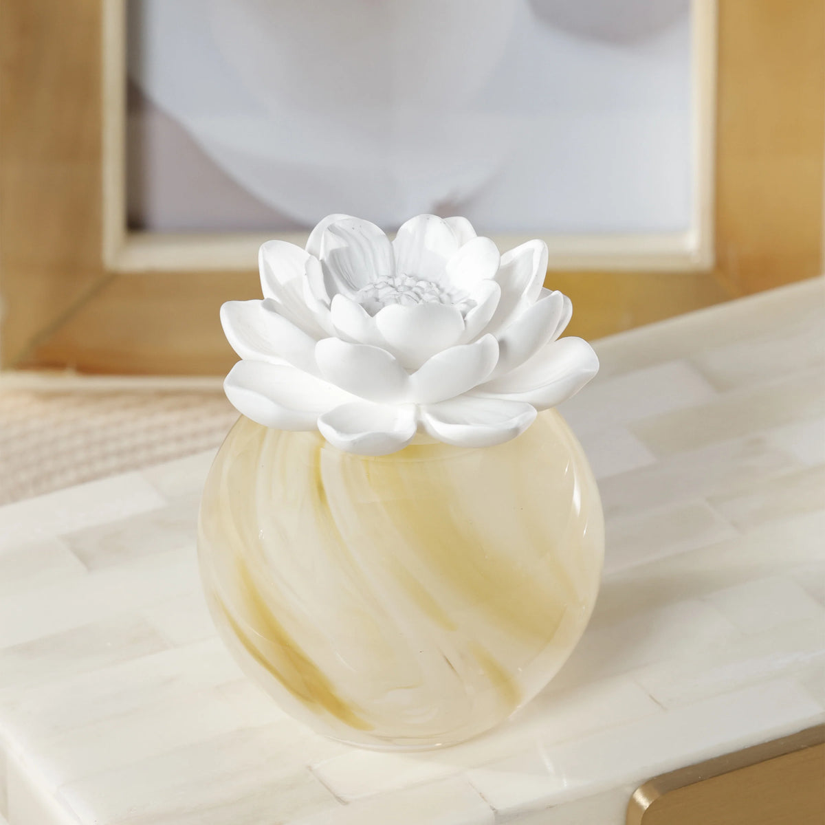 PETALS PORCELAIN DIFFUSER-BERGAMOT & PINK PEPPER