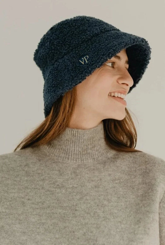 ALOE FAUX SHEARLING BUCKET HAT - NAVY