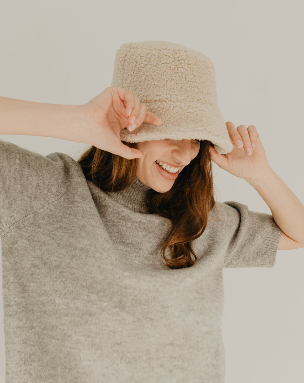 ALOE FAUX SHEARLING BUCKET HAT - IVORY