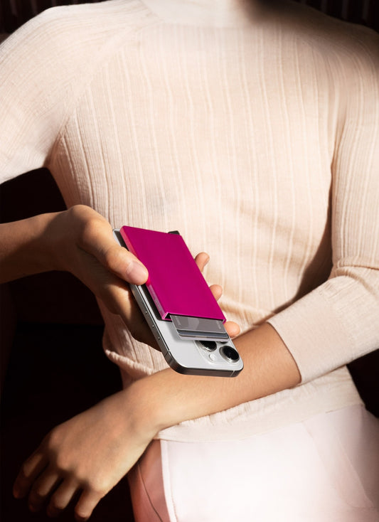 CARDPROTECTOR FOR MAGSAFE - FUCHSIA